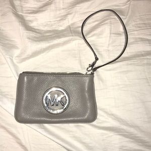 micheal kors wristlet